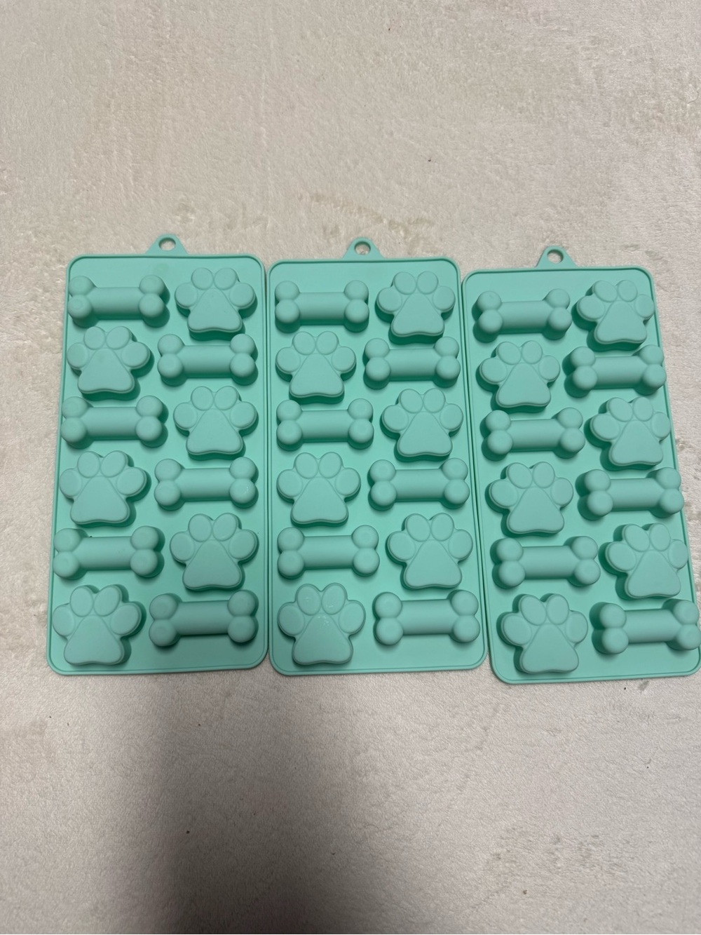 Mint Silicone Paw & Bone Mold Tray